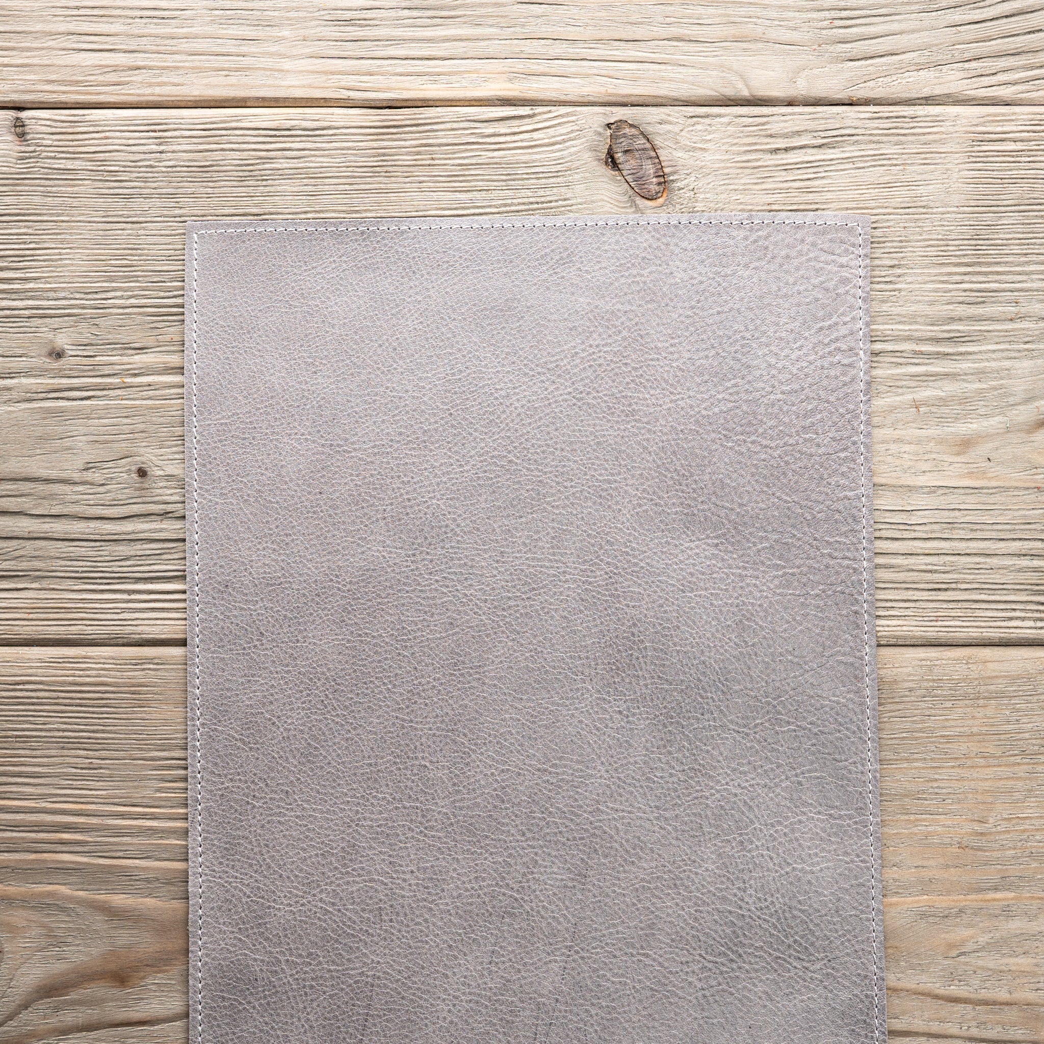 Chemin de Table en Cuir Nappa Italien – Élégance Artisanale et Design Unique pour Décoration Intérieure 10