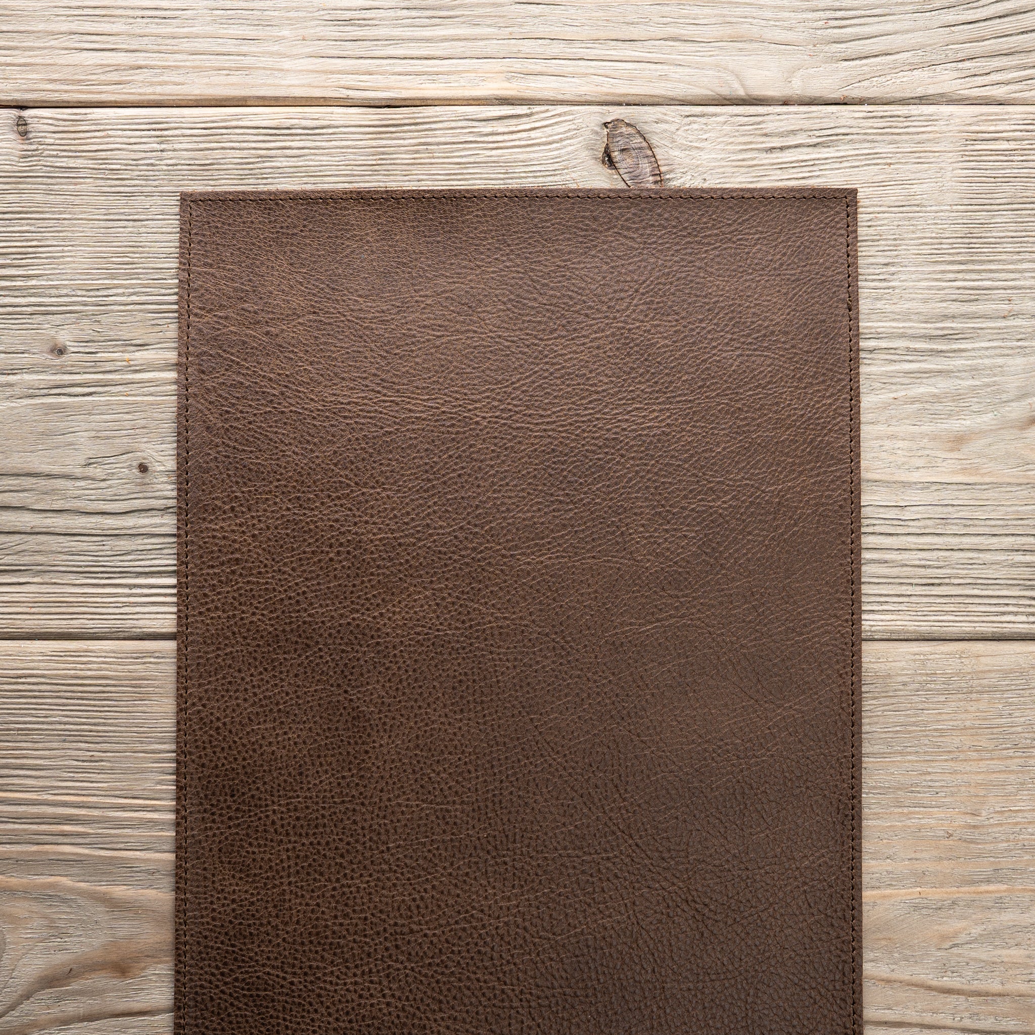 Chemin de Table en Cuir Nappa Italien – Élégance Artisanale et Design Unique pour Décoration Intérieure 12