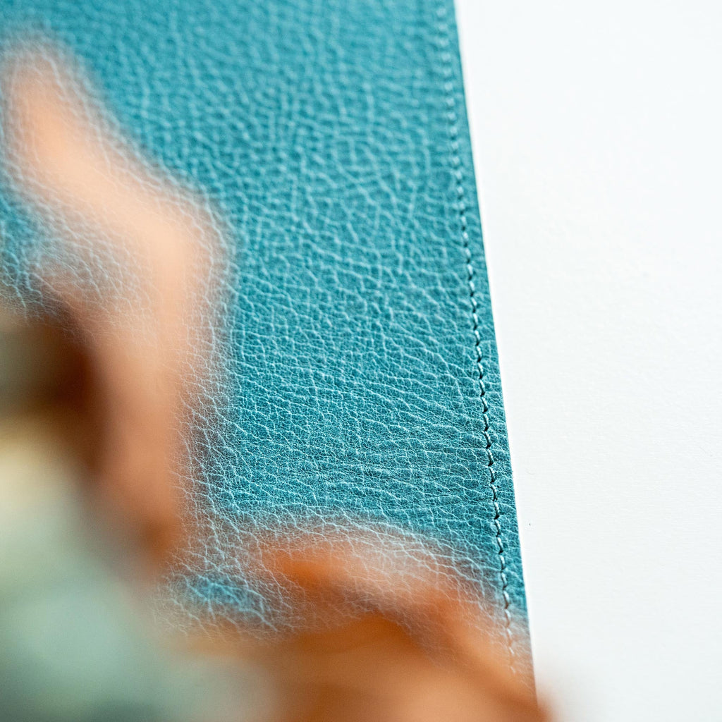 Chemin de Table en Cuir Nappa Italien – Élégance Artisanale et Design Unique pour Décoration Intérieure 4