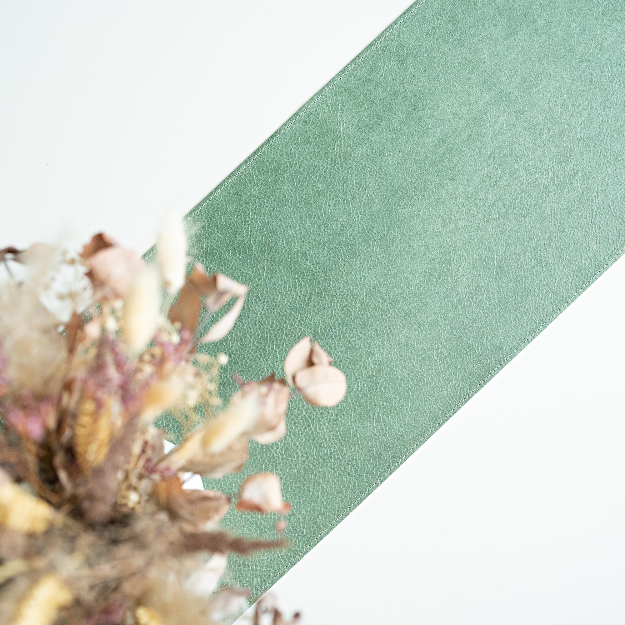 Chemin de Table en Cuir Nappa Italien – Élégance Artisanale et Design Unique pour Décoration Intérieure 5