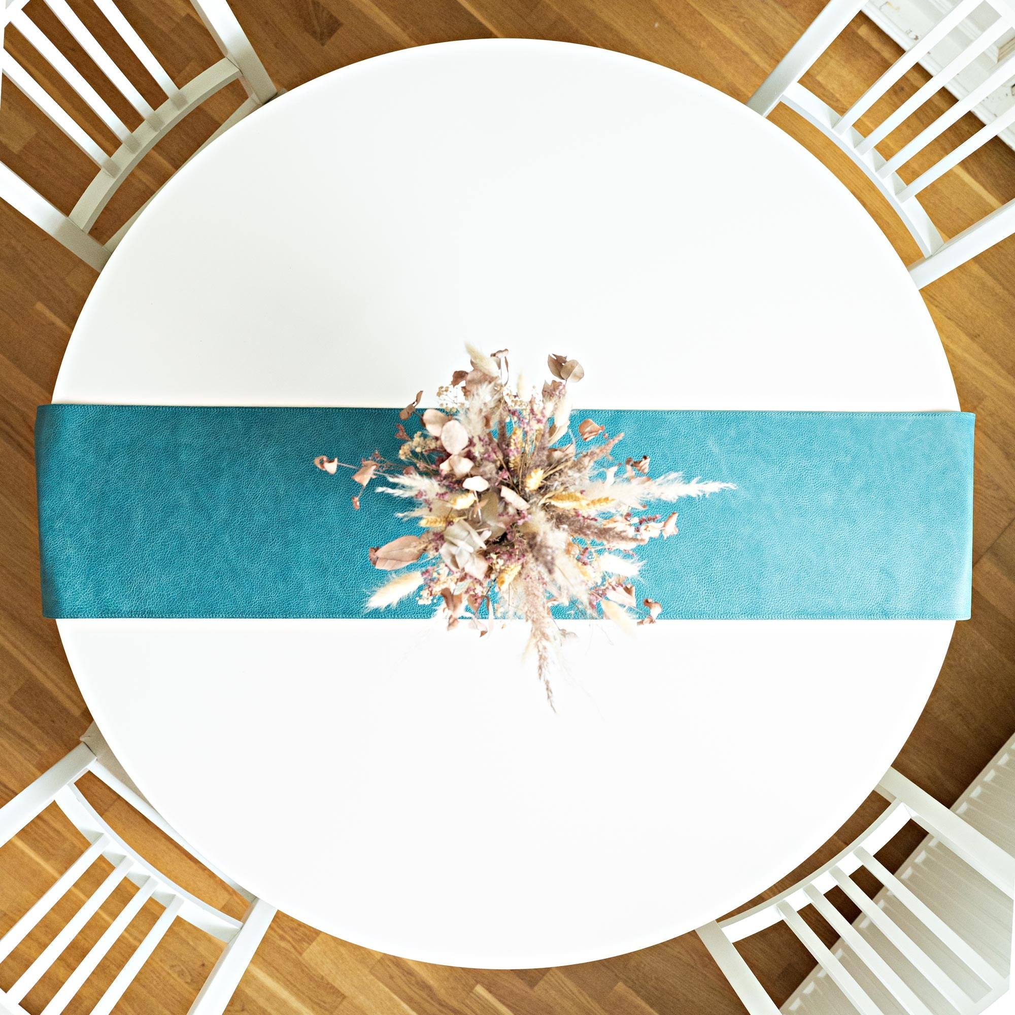 Chemin de Table en Cuir Nappa Italien – Élégance Artisanale et Design Unique pour Décoration Intérieure 8