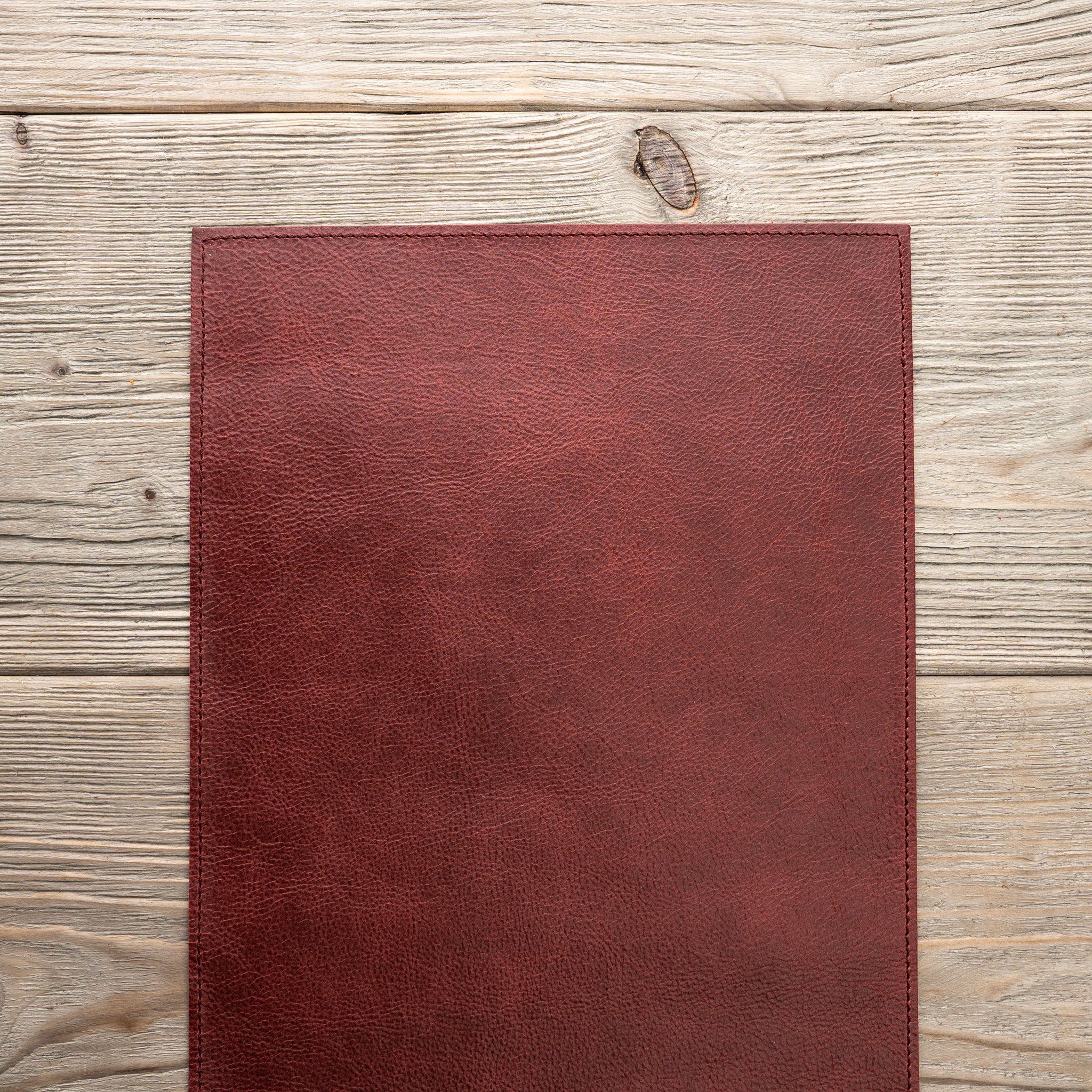 Chemin de Table en Cuir Nappa Italien – Élégance Artisanale et Design Unique pour Décoration Intérieure 9