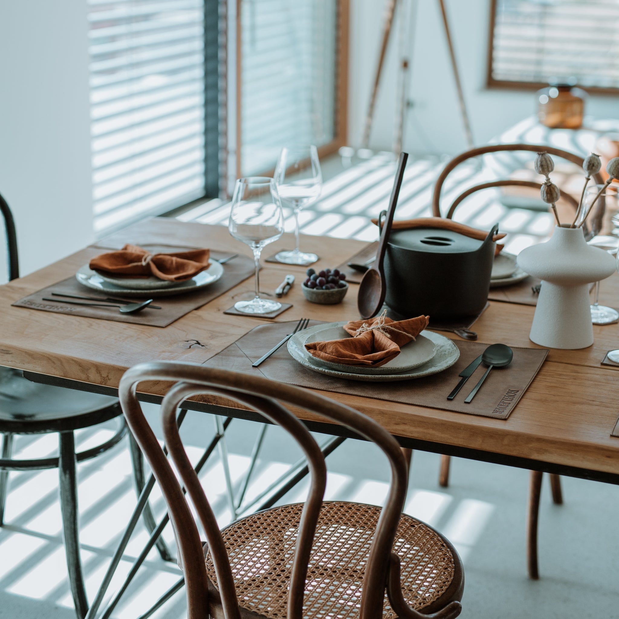 Nappe Personnalisée de Protection pour Table à Manger – Tissus de Haute Qualité, Facile à Entretenir, Plusieurs Couleurs Disponibles 0
