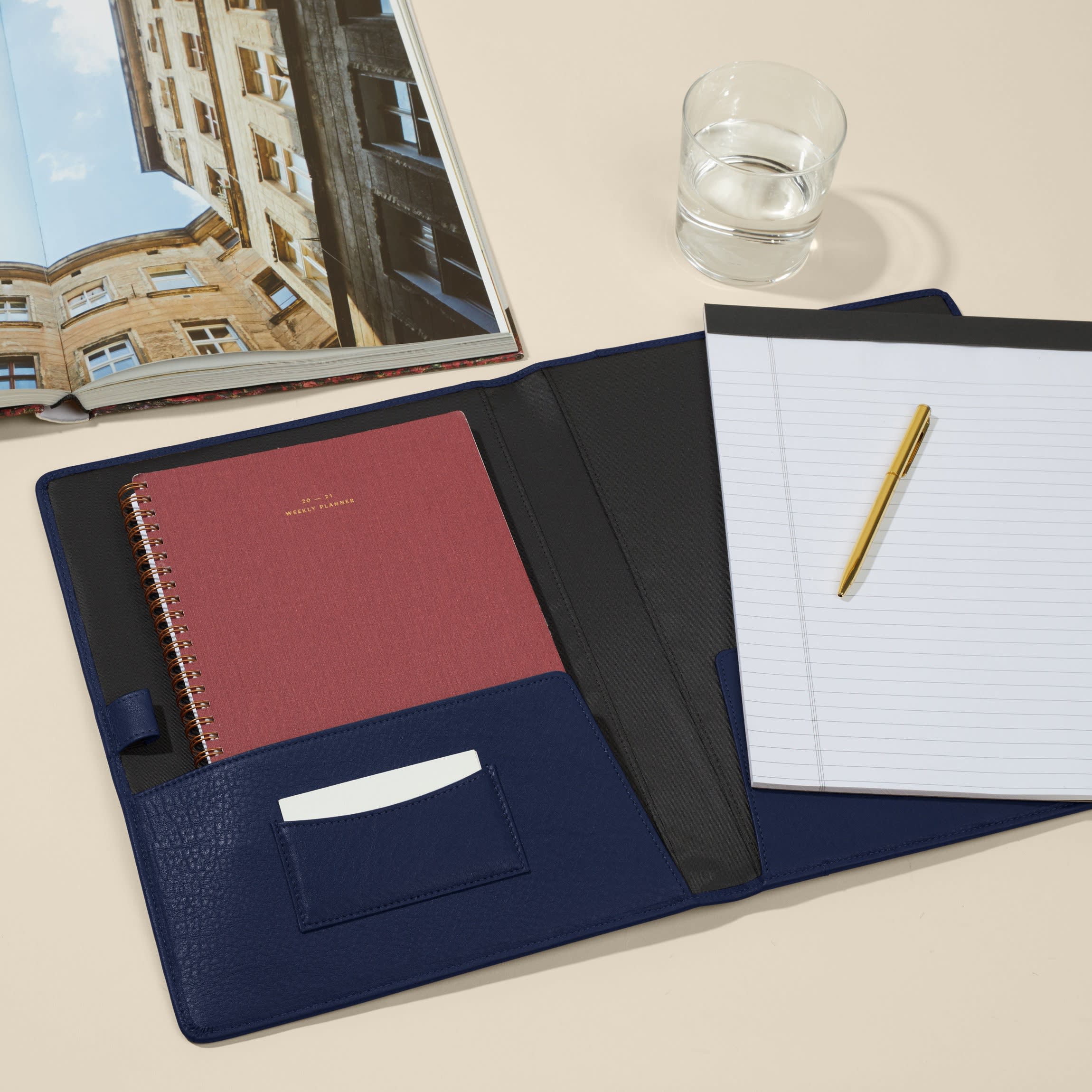 Pochette en cuir bleu marine 1