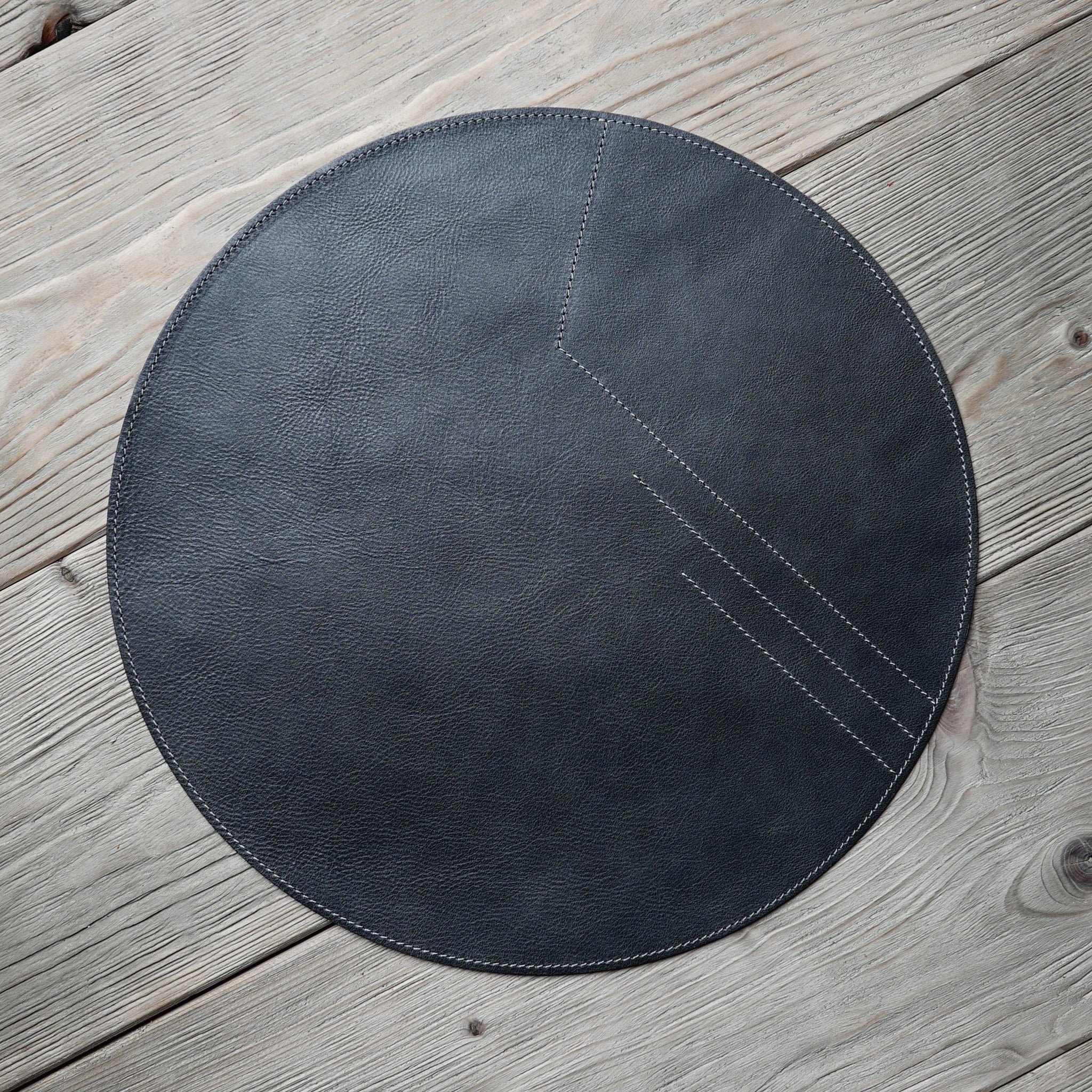 Set de Table Rond en Cuir Nappa Italien – Élégance Durable, Résistant à l'Eau, Facile à Entretenir, 38 cm 1