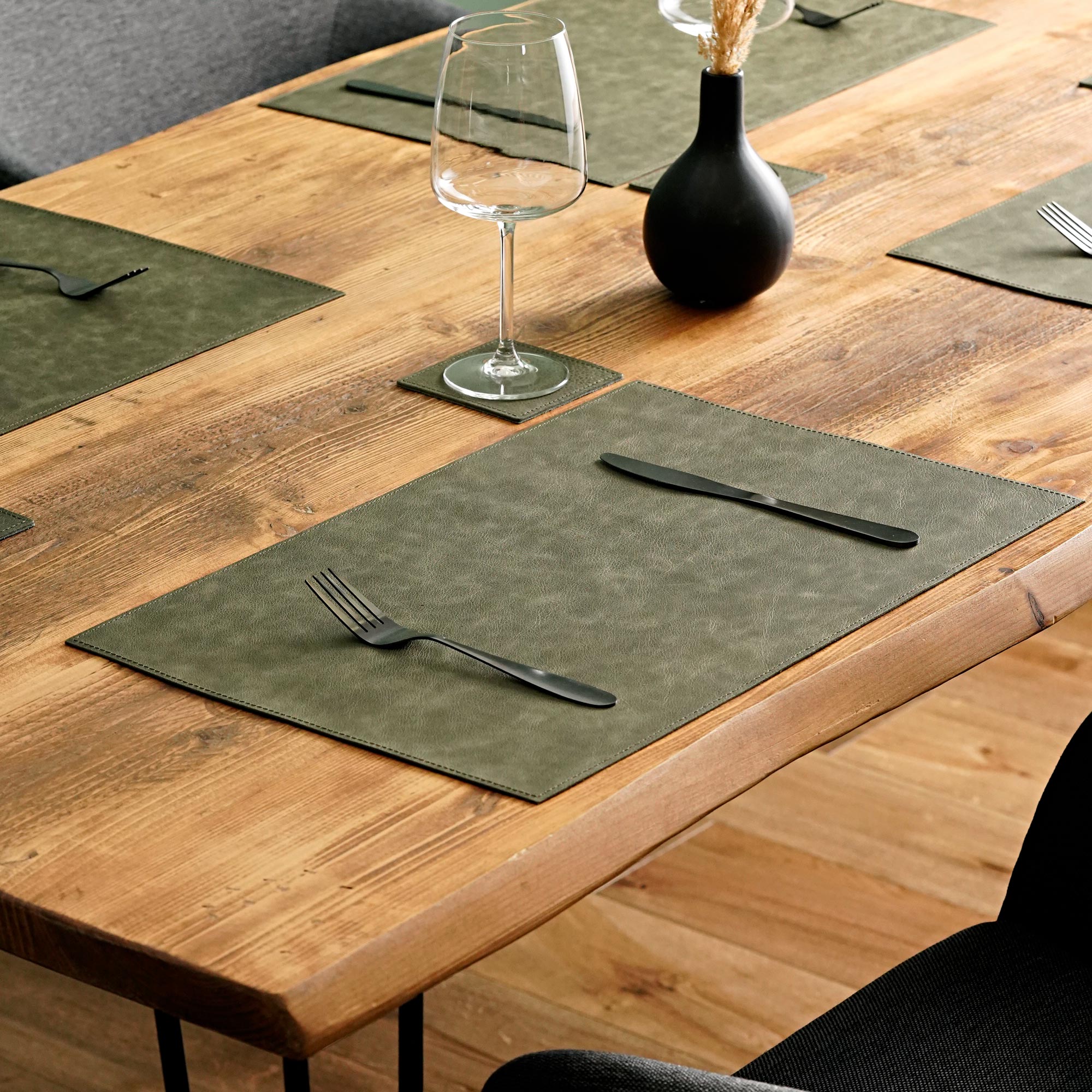 Set de Table en Cuir Nappa Italien Rectangulaire – Résistant à l'Eau et Design Élégant pour Table 4